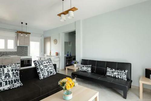 Bright Spacious Two-Bedroom Apartment เทสซาโลนิกิ ภายนอก รูปภาพ