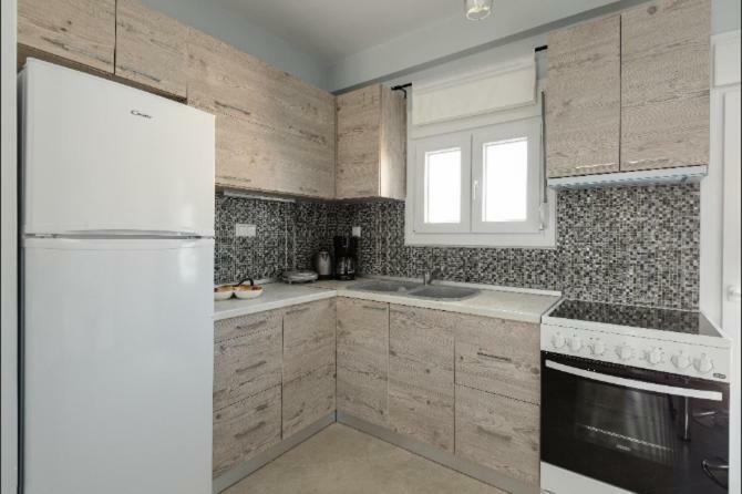 Bright Spacious Two-Bedroom Apartment เทสซาโลนิกิ ภายนอก รูปภาพ