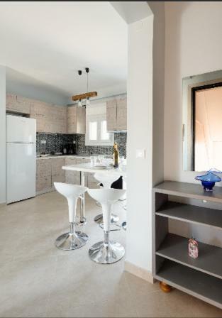 Bright Spacious Two-Bedroom Apartment เทสซาโลนิกิ ภายนอก รูปภาพ