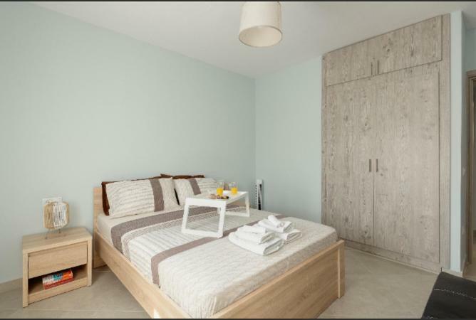 Bright Spacious Two-Bedroom Apartment เทสซาโลนิกิ ภายนอก รูปภาพ