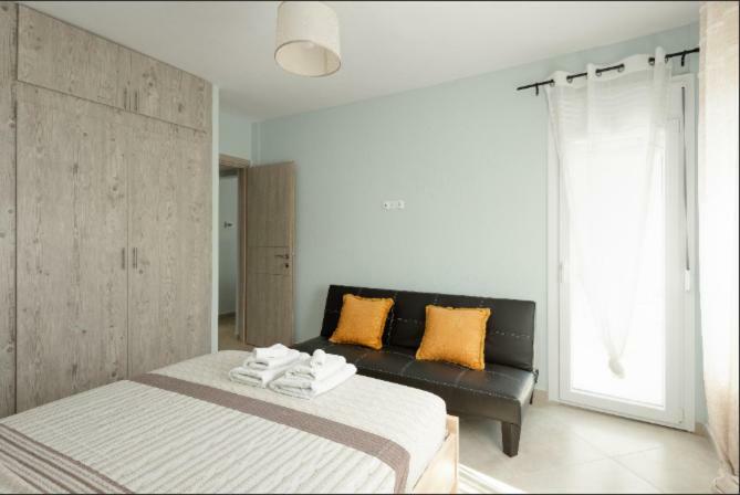 Bright Spacious Two-Bedroom Apartment เทสซาโลนิกิ ภายนอก รูปภาพ