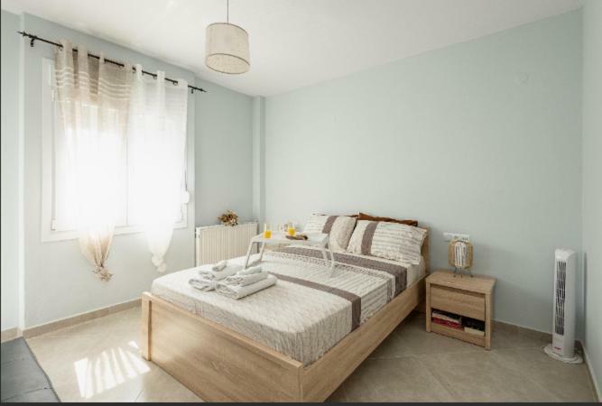 Bright Spacious Two-Bedroom Apartment เทสซาโลนิกิ ภายนอก รูปภาพ